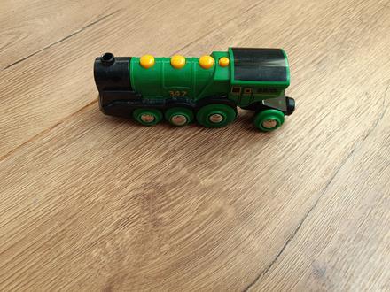 Zeleny elektricky rusen brio, 