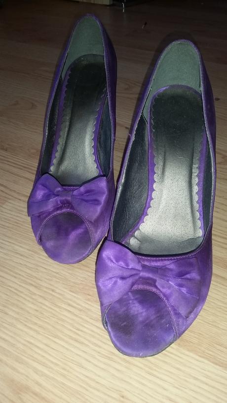 Fialové lodičky, 39