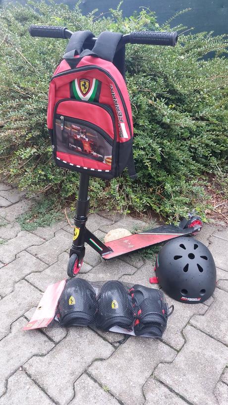 Kolobežka ferrari s príslušenstvom,