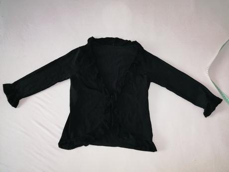 Ľahký svetrík s volánom, s