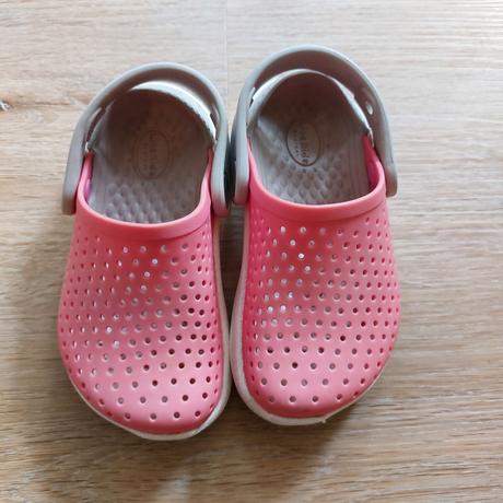 Dievcenske crocsy, crocs,23