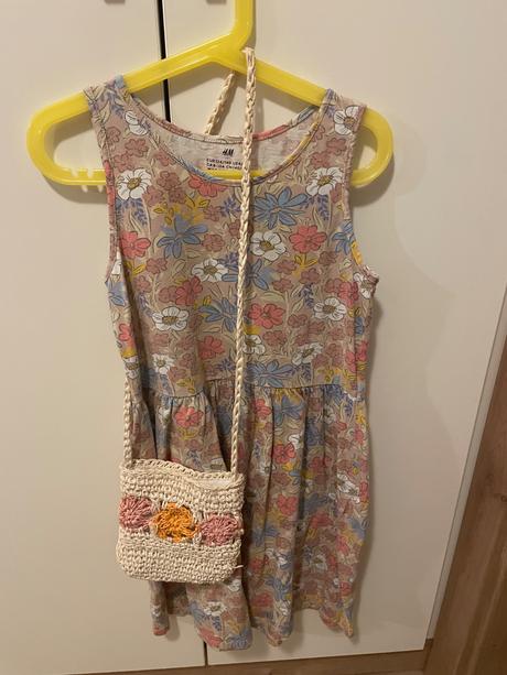 4 saty vel. 134/140 + 3 kabelky a dalsie doplnky, h&m,134