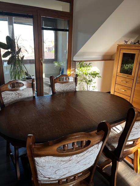 Dreveny stôl a stoličky,