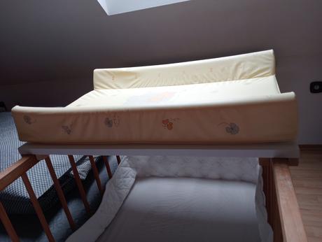 Prebaľovacia podložka na detskú postieľku, 