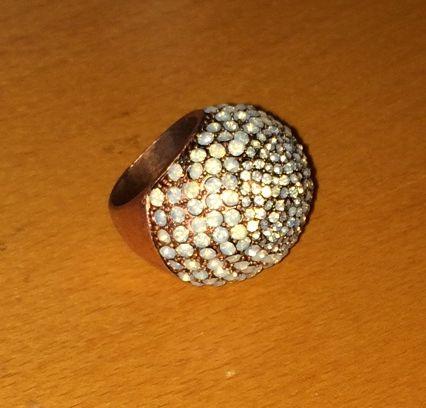 Velky trblietavý koktejlový prsten mng touch,