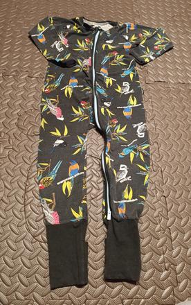 Pyžamo overal na spanie, 98