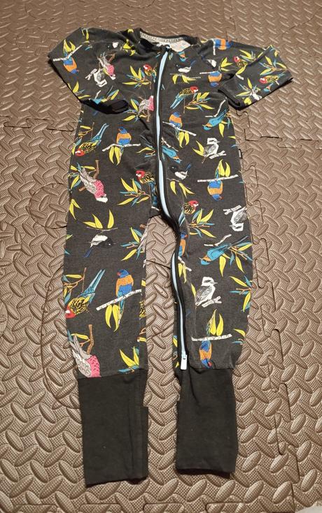 Pyžamo overal na spanie, 98