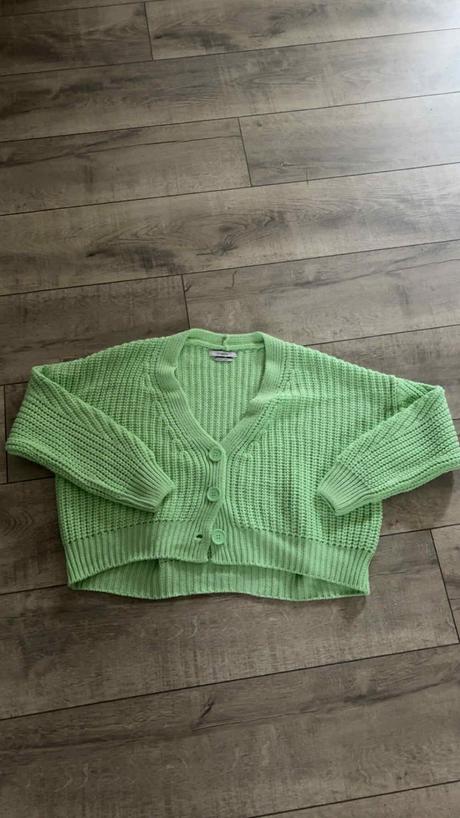 Svetrík reserved, reserved,s