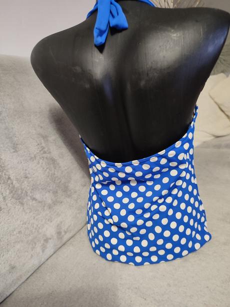 Jednodielne plavky, 42