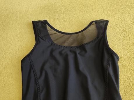 Čierny dres-body, 140