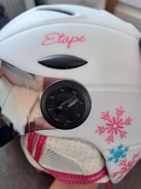 Detska lyziarska prilba, etape,s