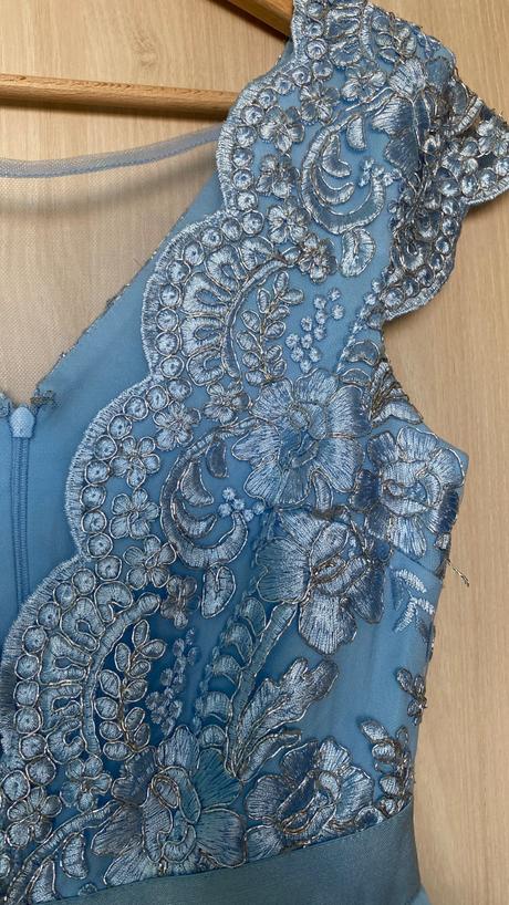 Spolocenske saty, 38