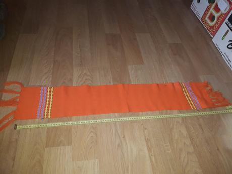 Vesely oranzovy salik a ciapka s tucniacikom, 92