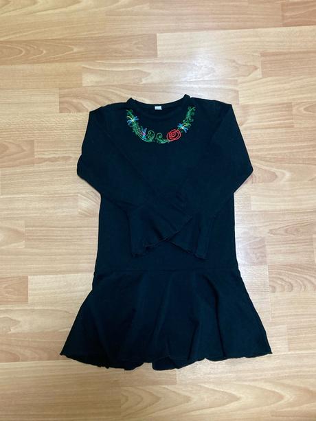 Dievčenské šaty, 122