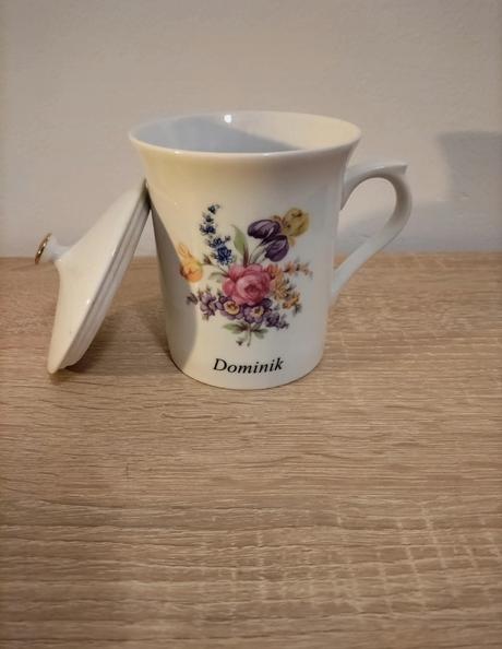 Šálka s menom dominik,