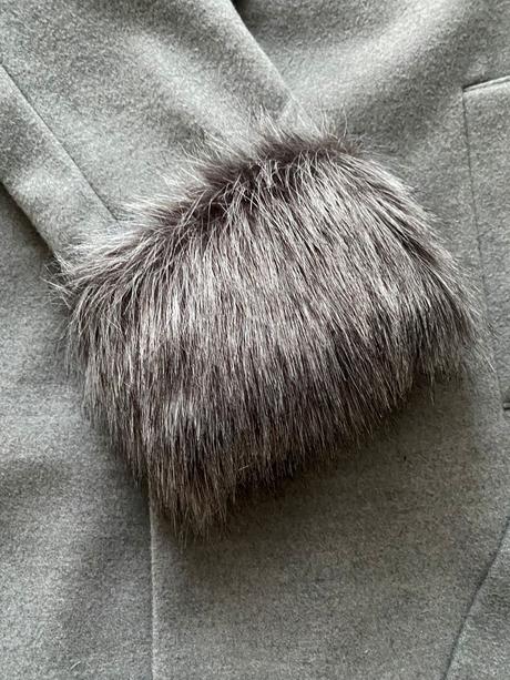 Šedý kabát, calliope,s