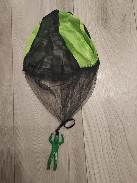 Parasutiska s padákom, 