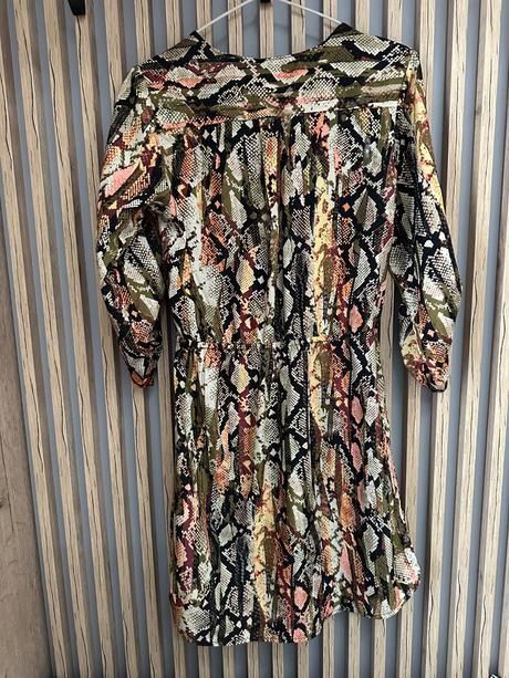 Farebné šaty coloseum, s