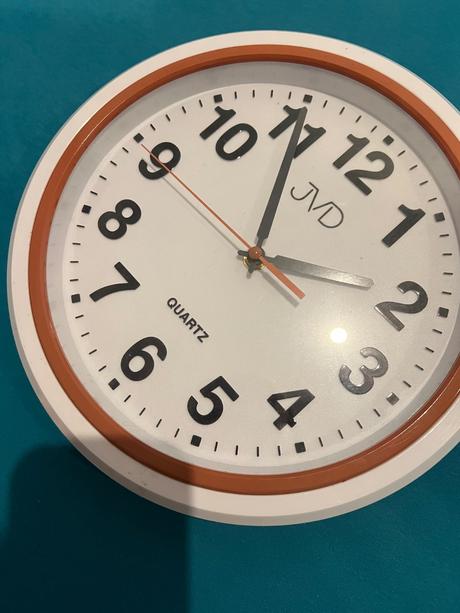 Nástenné hodiny, 