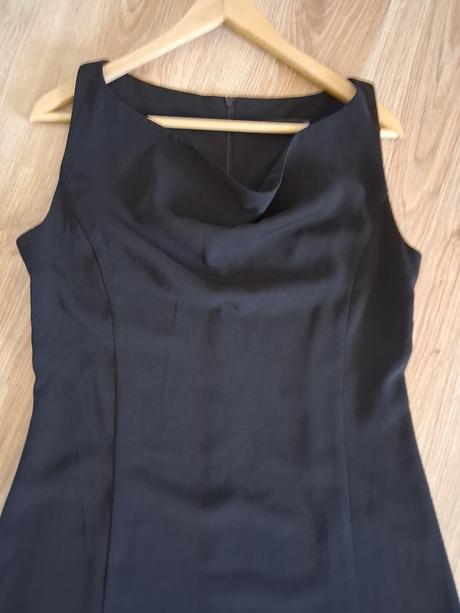 Midi šaty s vodopádom, 38