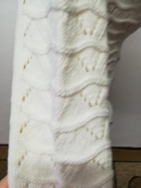 Biely svetrík s bundičkou, m