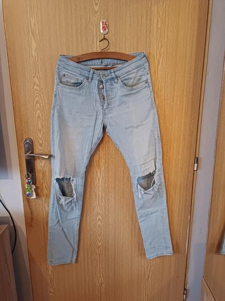 Pánske svetlé skinny rifle s trhaním, 28