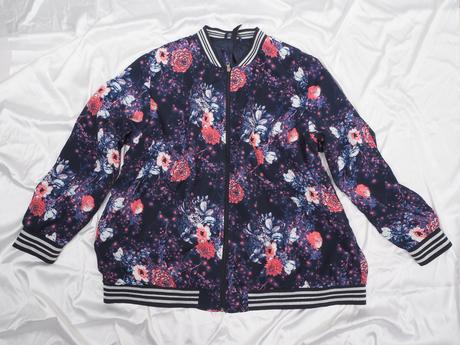 Kvalitná dámska bunda maxi blue, 52