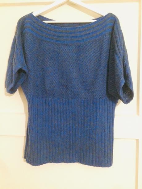 Vyrazne modry pulover s 3/4 rukavom, s