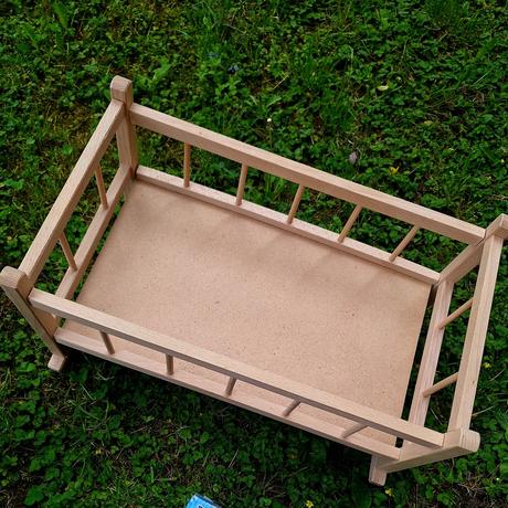 Drevená kolíska pre bábiky, 