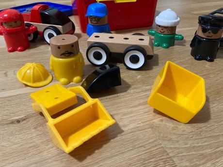 Drevene auticka ikea v boxe, 