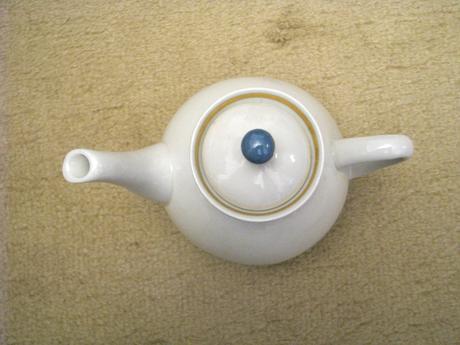 Malý porcelánový čajník, 