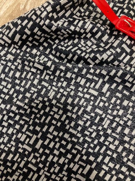 Vzorované šaty, 36