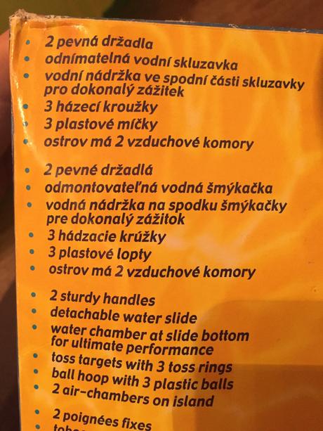 Nafukovací vodný ostrov so smýkačkou,