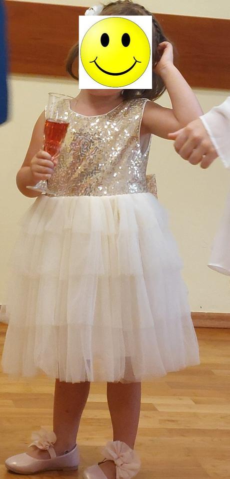 Sviatocné saty, 104