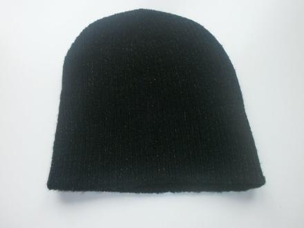 Čierna čiapka s lesklým vláknom, l