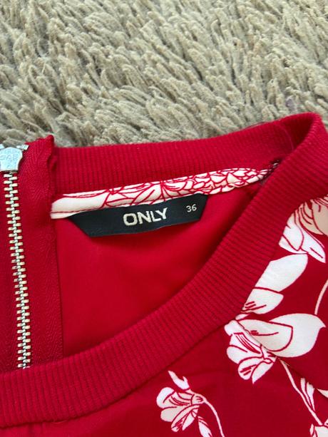 Only šaty, only,s