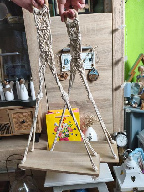 Poličky na zavesenie, 