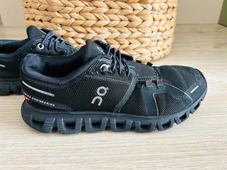 Tenisky švajčiarskej značky on cloud, pc 150 eur, 37
