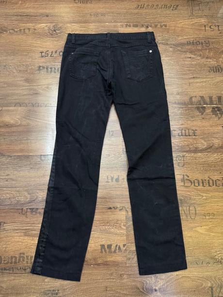 Čierne rifle so saténovými pásmi, ovs,s