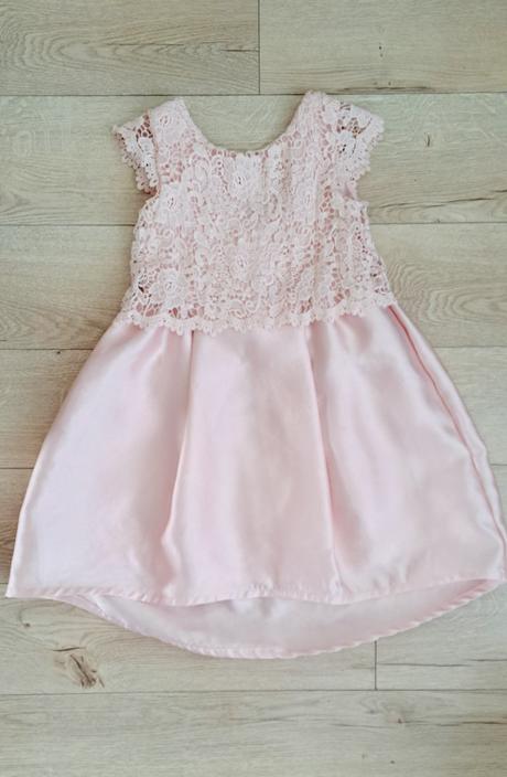 Šaty na oslavu, 110