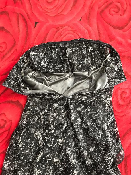 Mini šaty s hadím vzorom, m