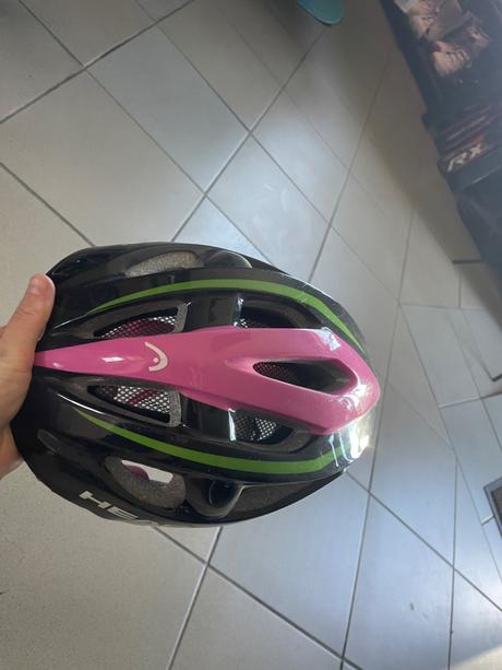 Cyklistická prilba, s