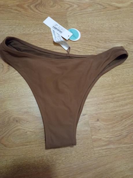 Bikiny, gate,42