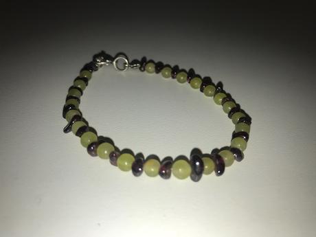 Krásny kamienkový náramok - prírodný,