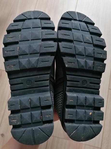 Teplé čižmičky, 33