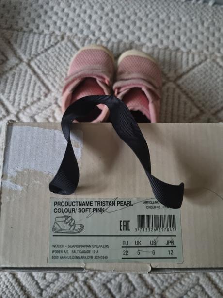 Ruzove tenisky zn. woden, 22