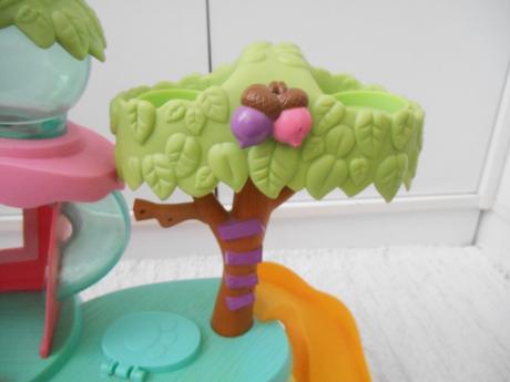 Littlest pet shop domček pri troch stromoch,