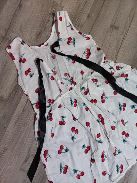 Dievčenské šaty, 122