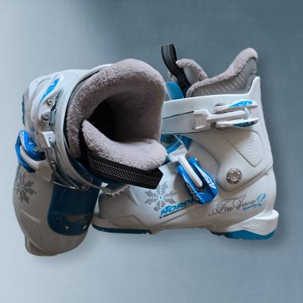 Predám  dievčenské  lyžiarky zn. nordica 2, 29