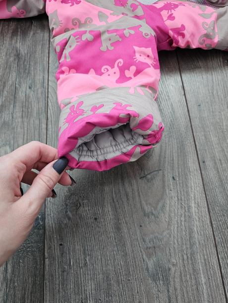 Overal na zimu, gmini,80